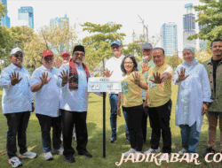 Wagub Rano Karno Tanam 40 Pohon Menteng, Ajak Kolaborasi “Rawat Masa Depan”