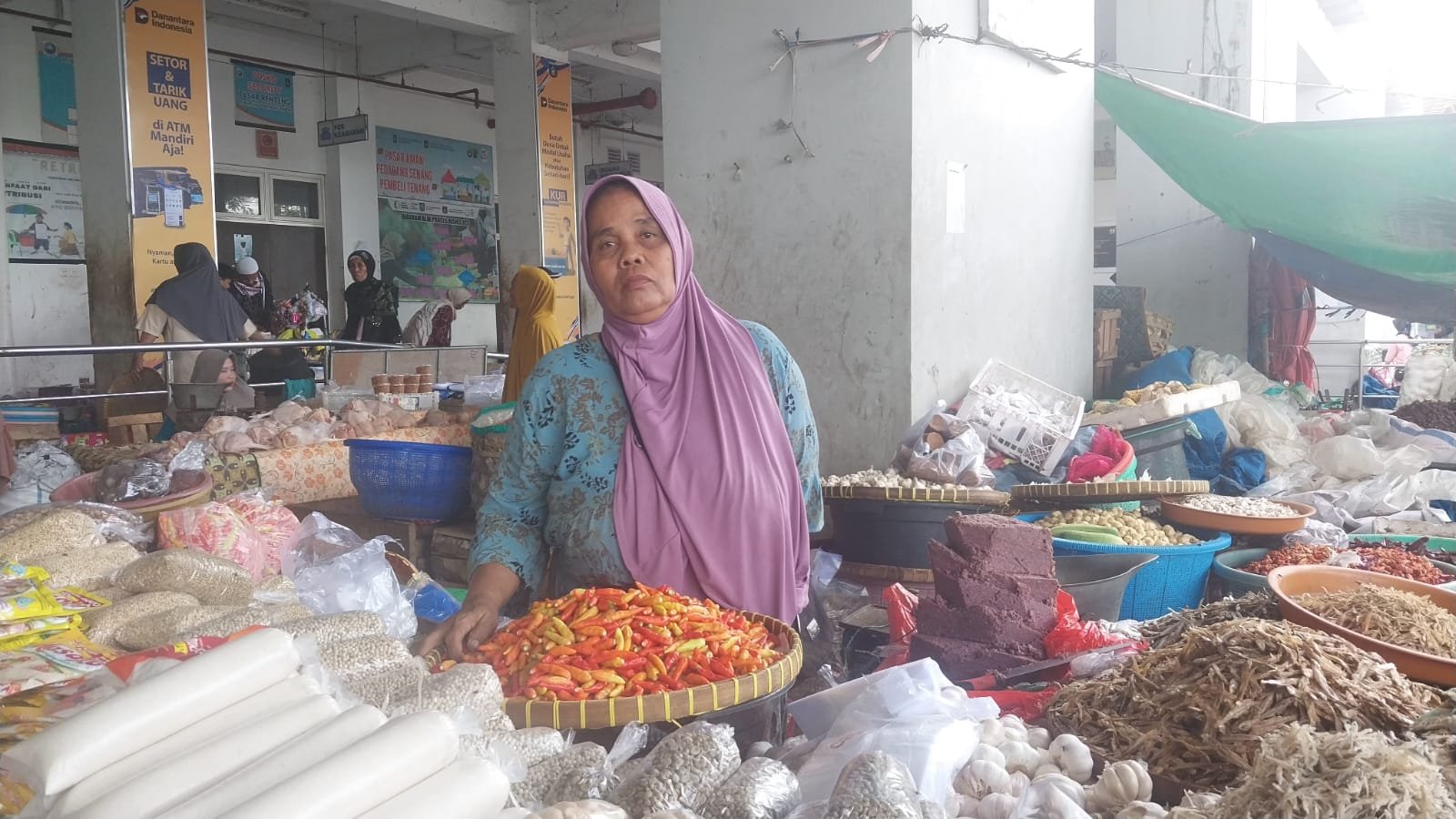 Pedagang Pasar Renteng Menolak Dipindah, Pol PP Diterjunkan untuk Penertiban
