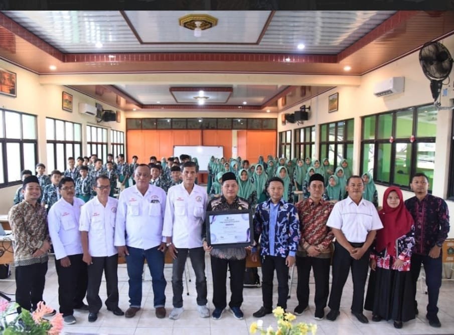 DPD SWI Sidoarjo Bersama Kominfo Sosialisasi Digital Melawan Hoax di SMPN 2 Waru