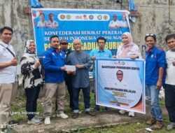 Wujud Solidaritas Buruh, Presiden KSPSI Andi Gani Nena Wea Salurkan Bantuan untuk Korban Kebakaran di Padang