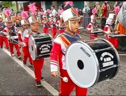 Parade Drumb Band Semarakkan Hari Jadi Tulungagung ke-820, Kostum Paspampres RA Al-Huda Jadi Sorotan