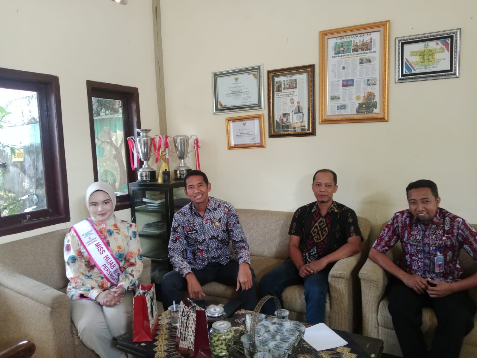 Miss Hijab Indonesia 2025 Perwakilan Bangkalan Silaturahmi ke Dispora