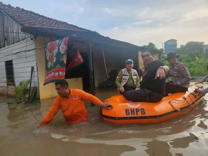 Pemkab Banyuasin Siaga Bencana, Pantau Korban Banjir Kecamatan Talang Kelapa