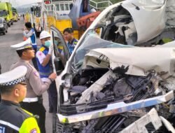 Laka di Tol Malang–Pandaan, Polisi Bergerak Cepat Evakuasi Korban Kecelakaan Dini Hari