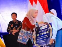 Sri Wahyuni Wakil Ketua DPRD Jawa Timur, Sambutan Positif Program Bantuan Biaya Pendidikan Peserta Didik untuk Warga Kurang Mampu Tahun 2025
