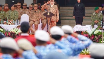 Khofifah Pimpin Upacara Bela Negara, Tegaskan Persatuan Kunci Indonesia Maju