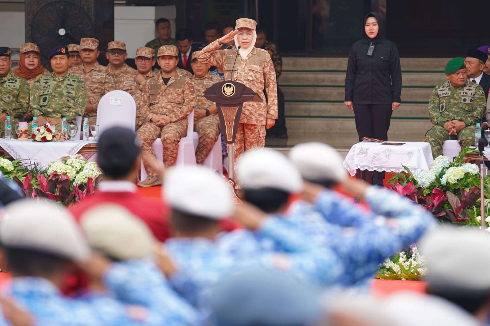 Khofifah Pimpin Upacara Bela Negara, Tegaskan Persatuan Kunci Indonesia Maju