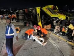 IDENTITAS KORBAN 16 MENINGAL 17 LUKA AKIBAT KECELAKAAN BUS TOL KRAPYAK YANG DIKEMUDIKAN SOPIR CADANGAN