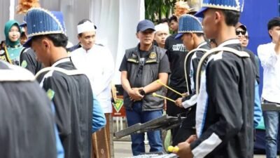 Ribuan Warga Padati Jalan Protokol, Bupati Bangkalan Buka Lomba STAIDHI Marching Band Se-Jatim