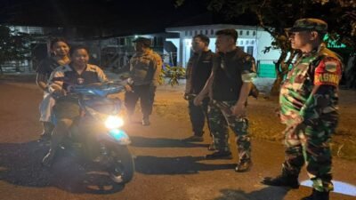 Babinsa Koramil 402-03 dan Warga SP Padang Gelar Patroli Siskamling, Perkuat Keamanan Lingkungan