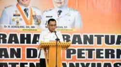 Dorong Kemandirian Warga, Pemkab Banyuasin Serahkan Bantuan Perkebunan dan Peternakan