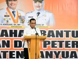 Dorong Kemandirian Warga, Pemkab Banyuasin Serahkan Bantuan Perkebunan dan Peternakan