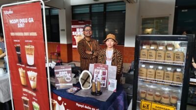 Kopi Sekutha Hadir di UNNOFEST Ubaya 2025, Barista Berbusana Adat Jawa Angkat Citra Budaya dalam Secangkir Kopi