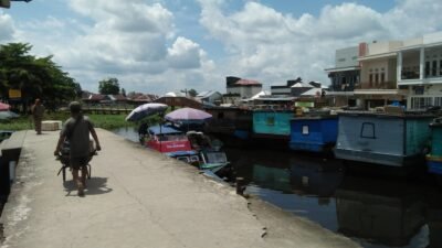 Suasana Terminal dan Pelabuhan Tulung Selapan Mulai Dipadati Penumpang Jelang Nataru 2025