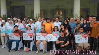 Peringatan Hari Disabilitas Internasional, Wagub Rano Bagikan Kartu Layanan Gratis