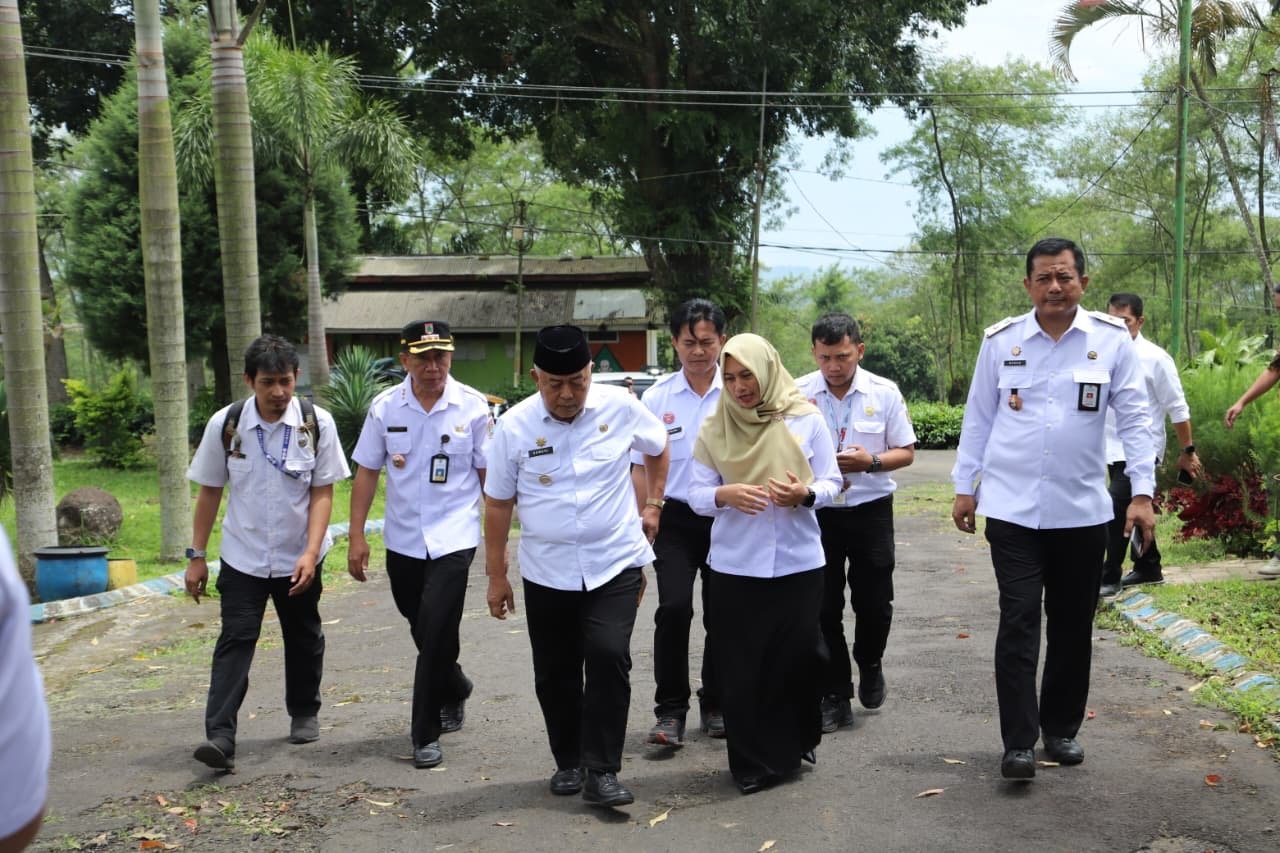 Bupati Malang Tinjau Sekolah Unggulan, Pasang Target Nilai Rata-rata 9 Tahun 2026