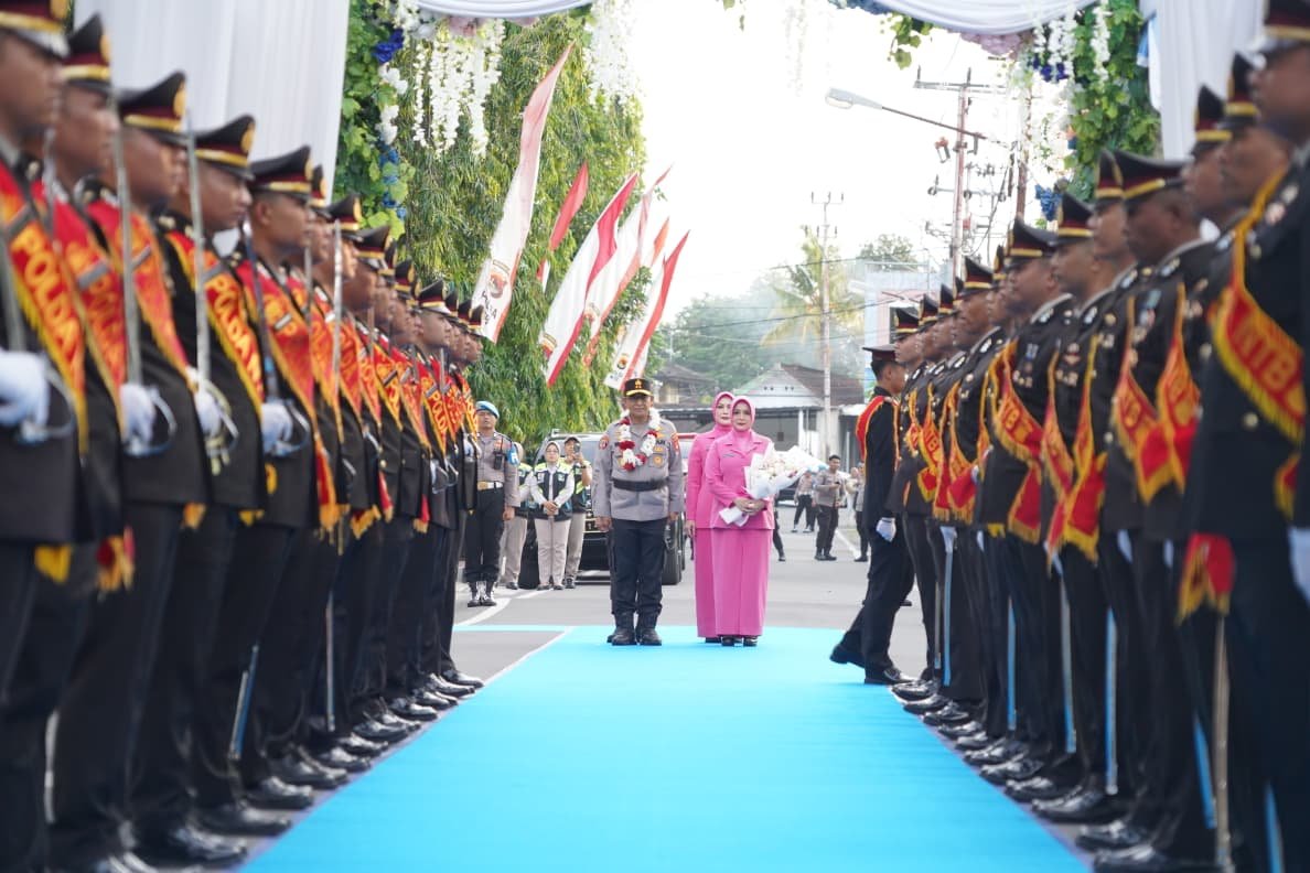Pedang Pora Iringi Perpisahan Irjen Hadi Gunawan di Bhara Daksa