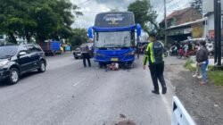 KECELAKAAN MOTOR VS BUS DI JL SOEKARNO HATTA MAGELANG PENGENDARA MOTOR JADI KORBAN JIWA