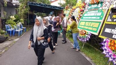 SUASANA JELANG KEDATANGAN JENAZAH DI RUMAH DUKA MAGELANG