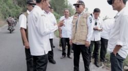 Bupati Simalungun Tinjau Langsung Jalan Longsor di Haranggaol, Instruksikan Penanganan Cepat