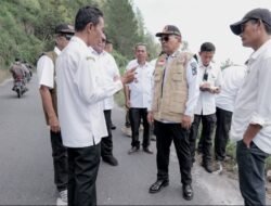 Bupati Simalungun Tinjau Langsung Jalan Longsor di Haranggaol, Instruksikan Penanganan Cepat