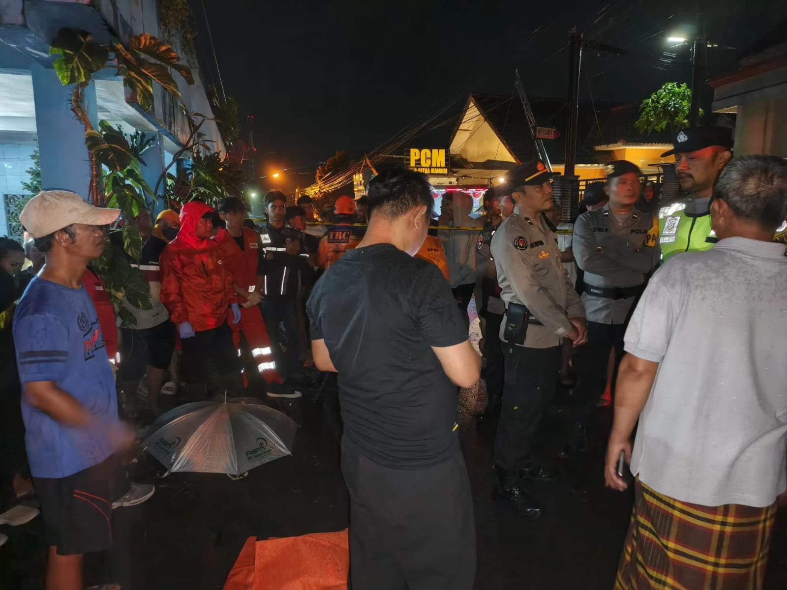 PENSIUNAN ASN MAGELANG TEWAS TERPEROSOK DI GORONG-GORONG KRAMAT UTARA SAAT HUJAN DERAS