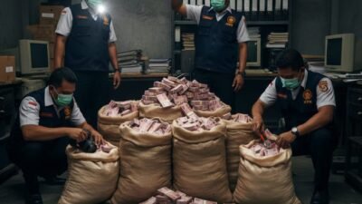 KPK BUKA SUARA TERKAIT VIDEO VIRAL TEMUAN UANG DALAM KARUNG Rp.2.6 MILYAR DI PATI