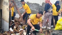 Dirpolairud Polda NTB Terjun Langsung Bantu Warga Nelayan Terdampak Ombak Besar di Ampenan