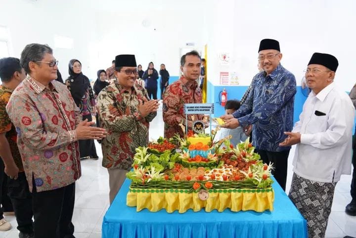 Dukung Program MBG, Bupati Lukman Kembali Resmikan SPPG Desa Bilaporah 001 Socah