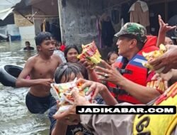 Wilayah Jaktim Masih Tergenang, Petugas Gabungan Maksimalkan Pompa Air dan Distribusi Bantuan di Rawa Terate
