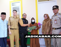 Baznas Bazis Salurkan Bantuan Bedah Rumah untuk Duafa di Pinang Ranti
