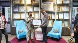 Kapolresta Terima Audiensi KPU, Polresta Malang Kota Terima Sertifikat Penghargaan dari KPU Kota Malang