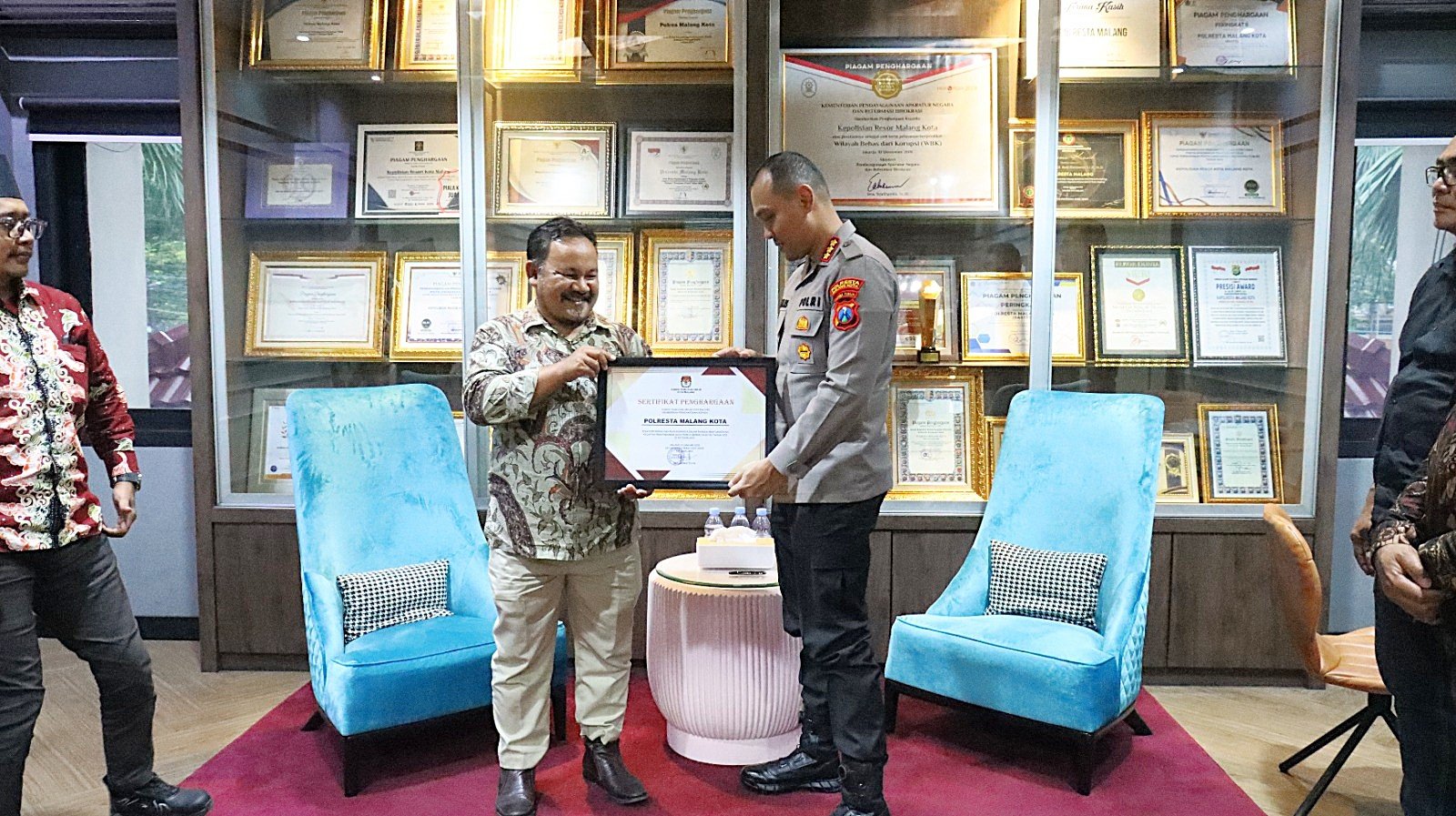 Kapolresta Terima Audiensi KPU, Polresta Malang Kota Terima Sertifikat Penghargaan dari KPU Kota Malang