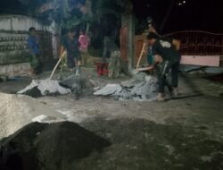 Di Tengah Keterbatasan, Warga Sumenep Gotong Royong Perbaiki Jalan Akses Mushalla