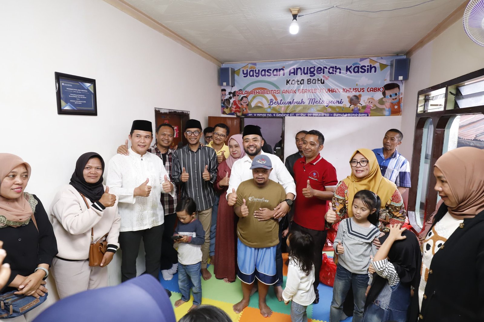 Wakil Wali Kota Batu Heli Suyanto Hadiri Penyerahan 173 Paket Sembako di Yayasan Anugerah Kasih