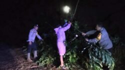 Longsor Kecil Terjadi di Jalan Sinar Jawa