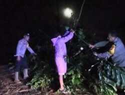 Longsor Kecil Terjadi di Jalan Sinar Jawa