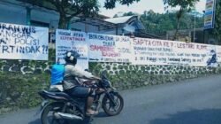 Penolakan Tambang Tanah Uruk Menguat, Warga Sambeng Pasang Ratusan Spanduk