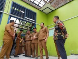 Kondisi atap ruang kelas SMPN 1 Gedangan, Bupati Subandi Instruksi Percepatan Perbaikan