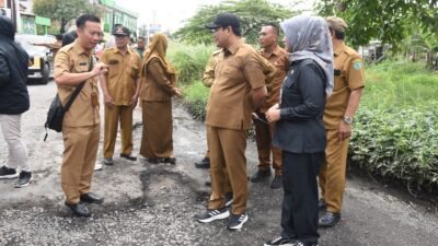 Subandi Sidak Jalan Sukodono, Wajibkan Aspal Hotmix Minimal 4 Cm
