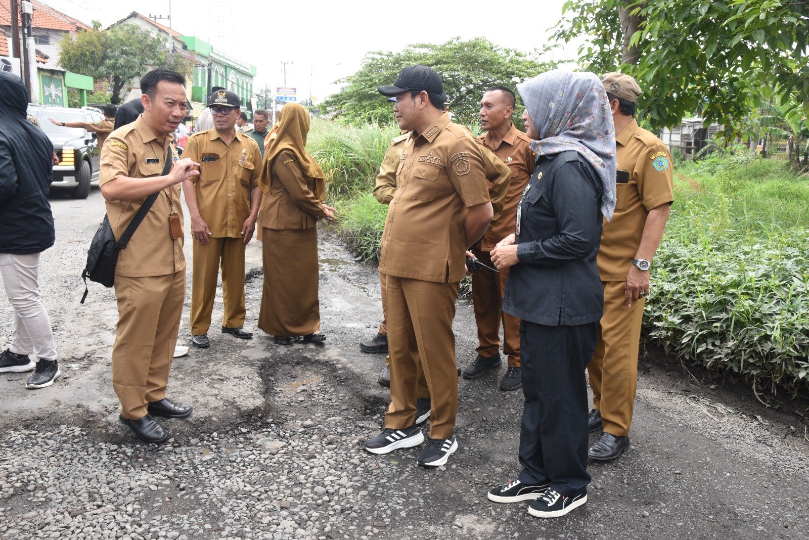 Subandi Sidak Jalan Sukodono, Wajibkan Aspal Hotmix Minimal 4 Cm