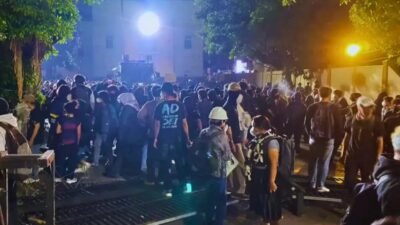 Pagar Mapolda DIY Roboh Saat Aksi Massa Berbagai Elemen