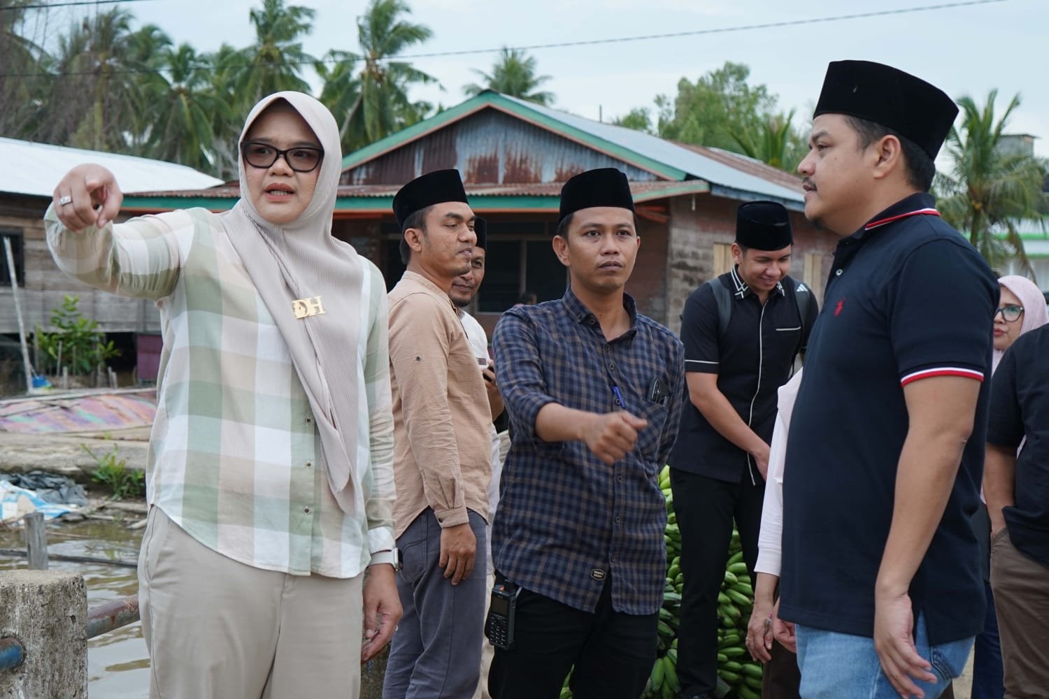 Monev Pembangunan, Bupati dan Wabup Tanjabtim Tinjau Infrastruktur di Pemusiran dan Teluk Kijing