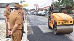 Jalan Diperbaiki  Winduhaji dan Lebakwangi Dihotmix