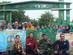 Kodim 0614/Kota Cirebon dan Persit Cabang XXV Bagi Takjil dan Buka Bersama Dengan Pelajar serta Komponen Masyarakat