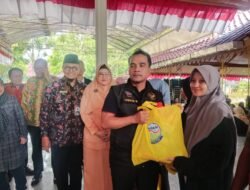 Bentuk Apresiasi Kebersihan Kota, Pemkab Bangkalan Beri Bantuan Sembako kepada Petugas DLH