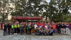 Cegah Balap Liar, Bhabinkamtibmas Polres Bangkalan Ajak Pemuda Giat Baksos dan Bagi Takjil