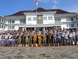 Bupati Serahkan SK Penugasan dan Alih Tugas Kepala Sekolah