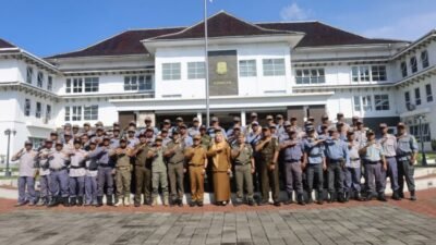 Bupati Serahkan SK Penugasan dan Alih Tugas Kepala Sekolah