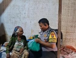 Mas Bhabin Sidomukti, Tebar Kepedulian Beri Sembako Untuk Janda Yang Hidup Sebatang Kara Dalam Ramadan Berbagi